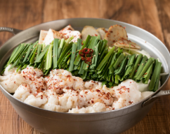 もつ鍋「自慢の白」-京都先斗町-京もつ鍋亀八-通販-12-28-2025_08_16_PM (1)